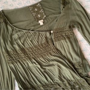 💜3/$9 Wrap Top with Lace Details!